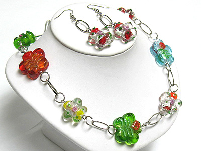 Spring tone flower beads link necklace and earring set