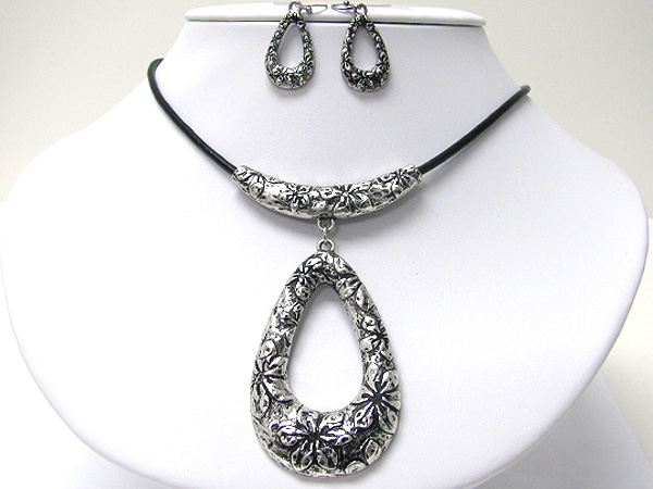 Antique style flower textured metal drop cord necklace and earring set