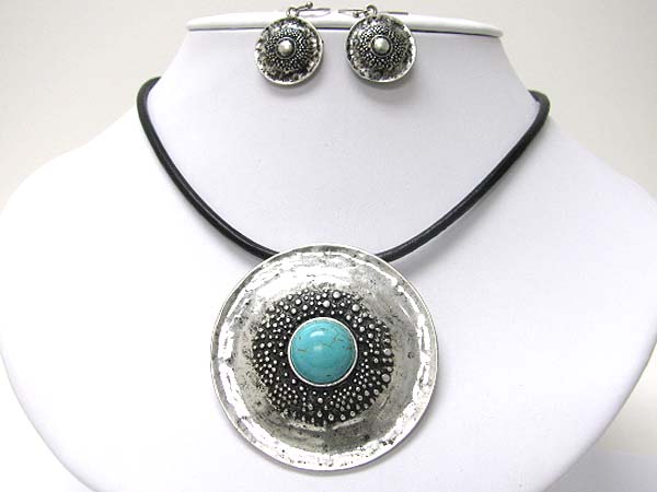 Turquoise center on textured round metal cord necklace earring set