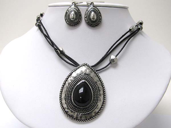 Stone center on textured tear drop metal cord necklace earring set