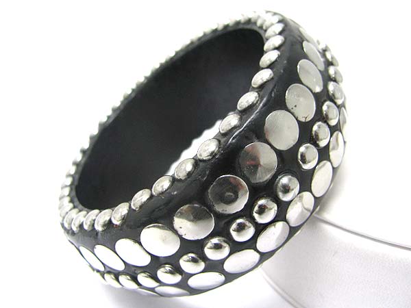 Round metal stud acrylic bangle