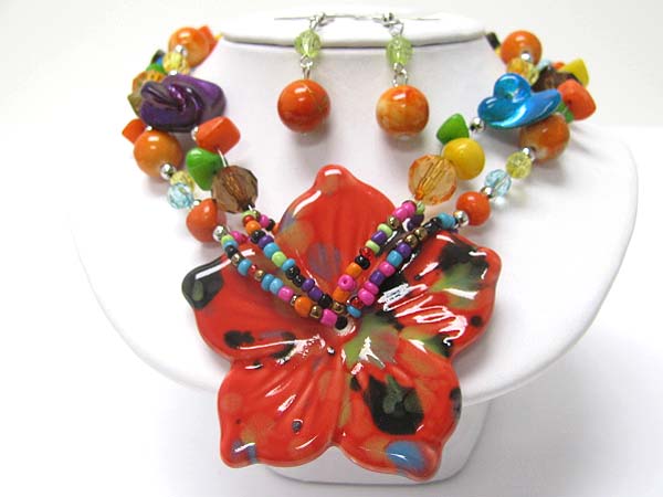 Acryl flower pendant and mixed beads necklace set