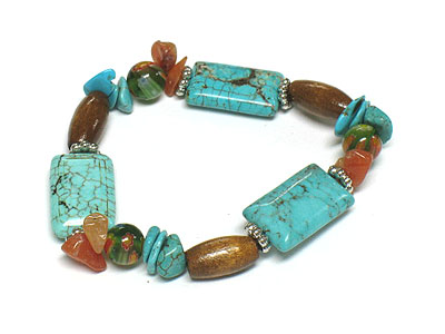 Turquoise stone and wood stretch brecelet