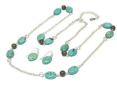 Turquoise stone and glass bead necklace and earring set