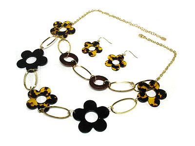 Multi flower and wood link necklace and earring set