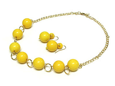 Spring tone acrylic ball bead necklace and earring set