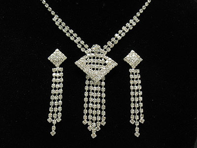 Rhinestone diamond pattern and 5 dangles necklace and earring set