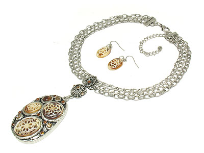 Antique style large pendant and tripple metal chain necklace set