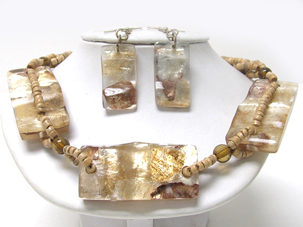 Natural sea shell and seed beads necklace earring set