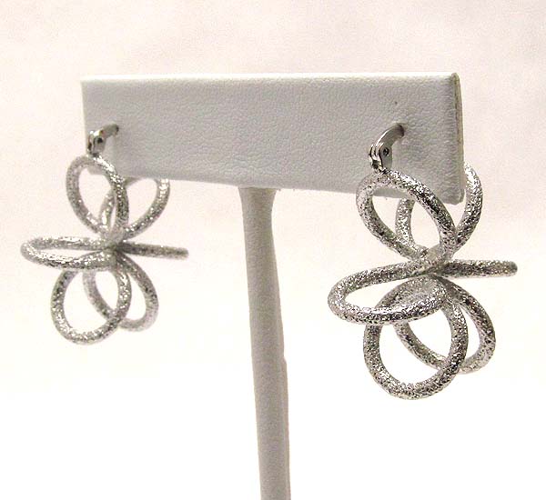 Twist textered metal flower earring