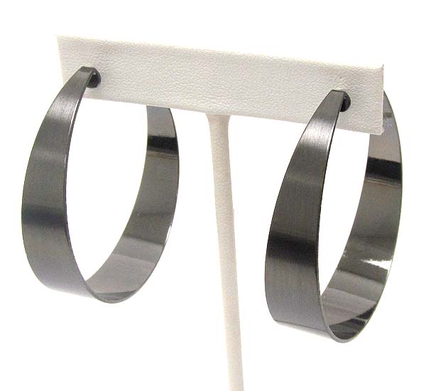 Metal plain hoop earring - hoops