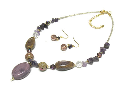 Precious stone pendant and multi acrylic beads and natural stones seed bead necklace and earring set