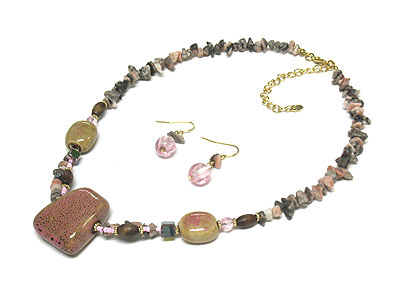 Figurine stone and glass beads necklace and earring set