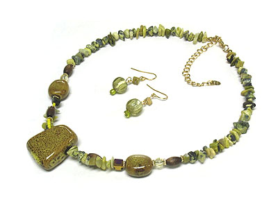 Figurine stone and glass beads necklace and earring set