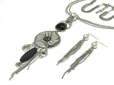 Metal big flower and smal metalric pendant and heart acryl pendant neckllace and earring set