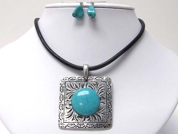 Turquoise center burnish metal pendant cord necklace earring set