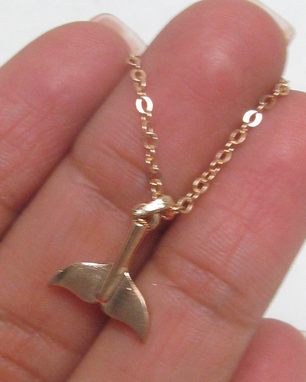 Whale tale mini pendant necklace