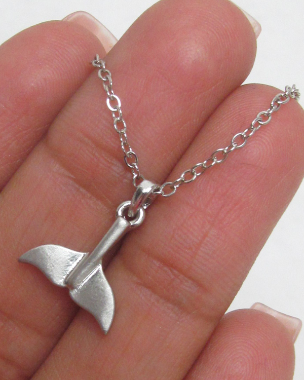 Whale tale mini pendant necklace