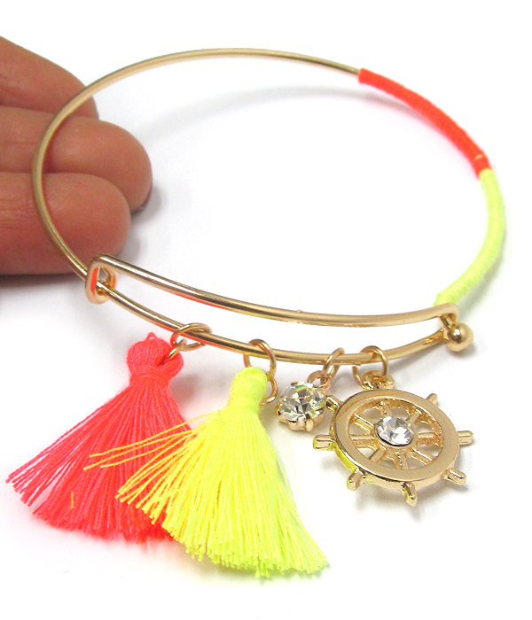 Sealife and pom wire bangle bracelet - wheel