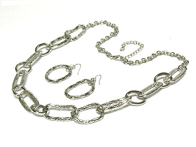 Metal mesh chain link necklace and earring set