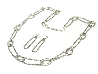 Metal mesh link necklace and earring set