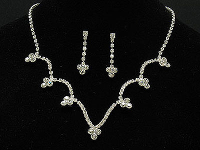 Rhinestone arch pattern necklace and earring set