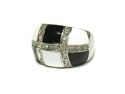 Black and white pattern glamour ring