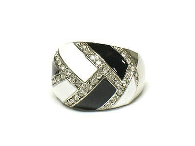 Black and white pattern glamour ring