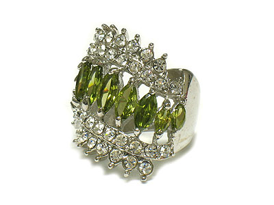 Slightly slanting crystal paved ring