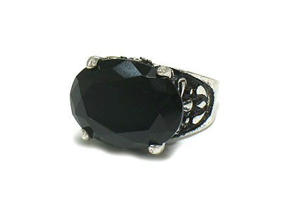 Facet cut coktail fashion castinhg ring