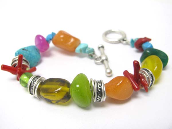 Glass and chip stone beads link bracelet