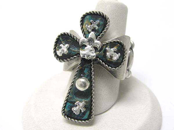 Fleur de lis deco cross stretch ring