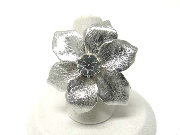 Crystal stud scratch metal flower ring - brass metal