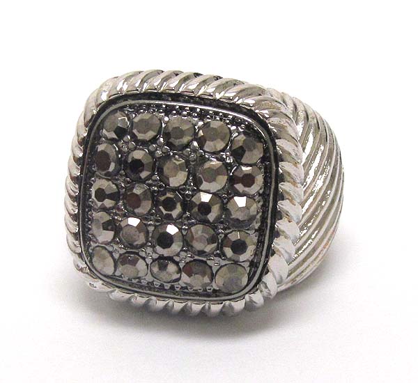 Multi crystal square metal textered puffy stretch ring