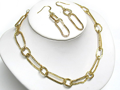 Metal chain link necklace and earring set