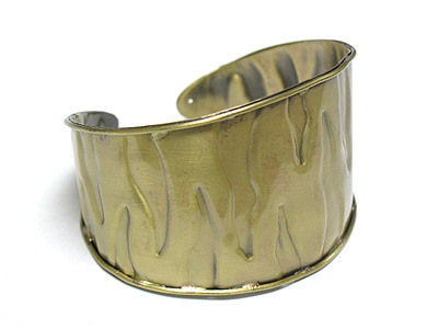 Wrinkled burnish metal cuff bangle