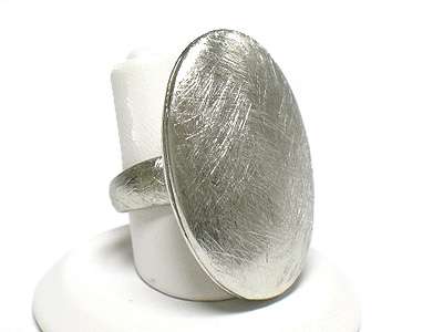 Scratched metal oval fashion ring - brass metal