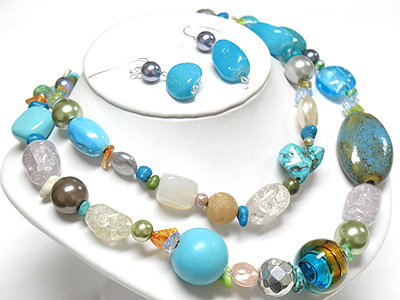 Multi beads and stone mixed necklace and earring set