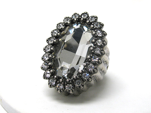 Facet glass and crystal oval stretch ring