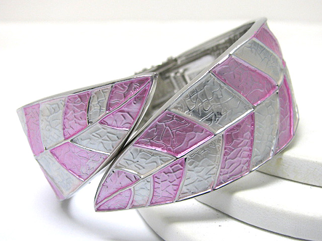 Enameled metal leaves shape hinge bangle