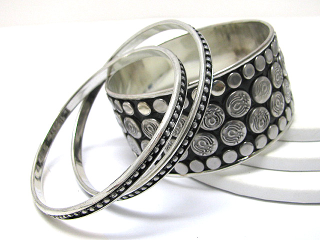 5 row metal textured bangle set