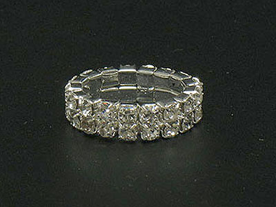 Rhinestone boutique style two row ring