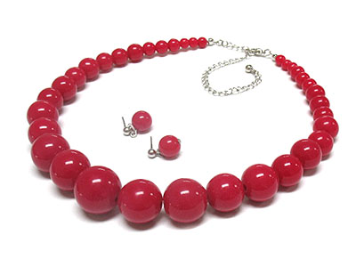 Gradual size formica ball necklace and earring set