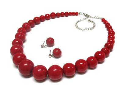 Gradual size formica ball necklace and earring set