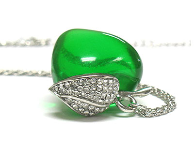 Crystal leaves formica large apple pendant necklace