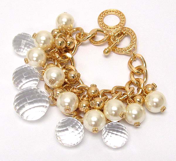 Multi pearl and metal balls with clear acryl tear drop charm dangle toggle bracelet