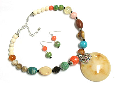 Natural stone  round pendant and  ball necklace set