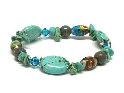 Turquoise stone and glass beads bracelet 