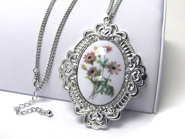 Antique flower paint and crystal edge and casting long necklace