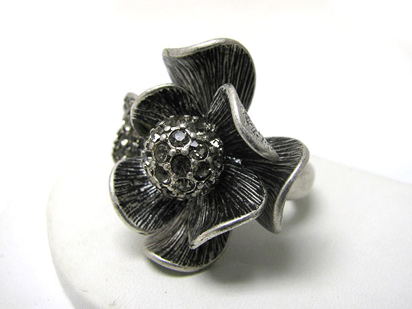 Crystal ball center metal flower stretch ring